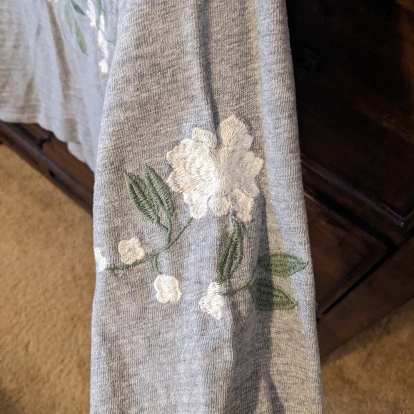 NWOT Embroidered Top - Picture 3 of 6